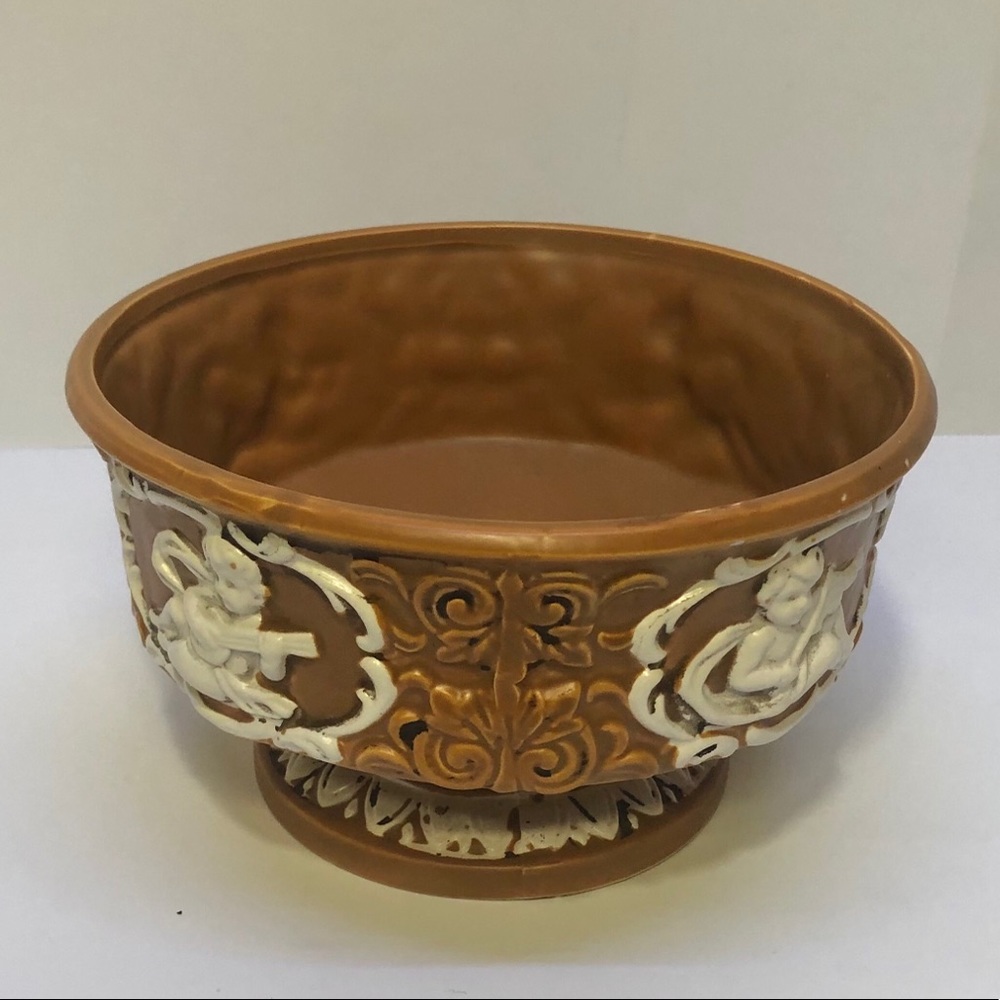 Vintage Napcoware planter with musical cherubs